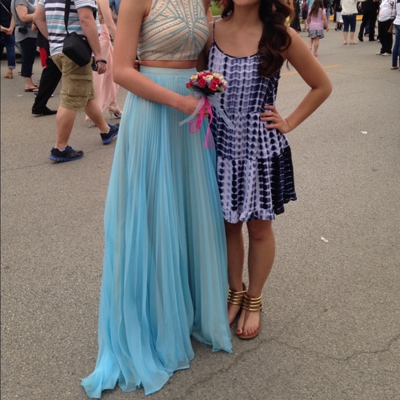 Two-Piece Mac Duggal Prom dress - Picture 4 of 4